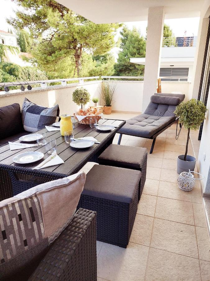 Newhome Nicole Premantura Exteriör bild