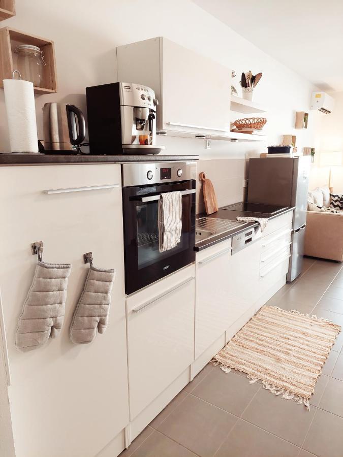 Newhome Nicole Premantura Exteriör bild