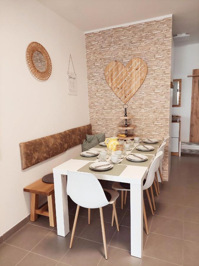 Newhome Nicole Premantura Exteriör bild