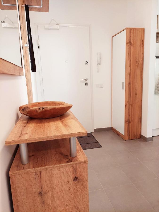 Newhome Nicole Premantura Exteriör bild