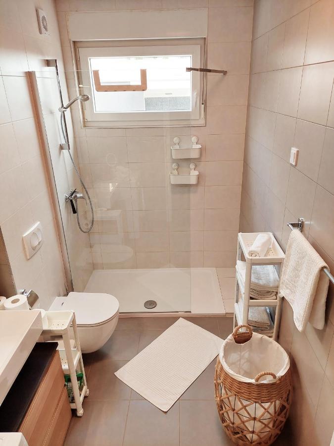 Newhome Nicole Premantura Exteriör bild