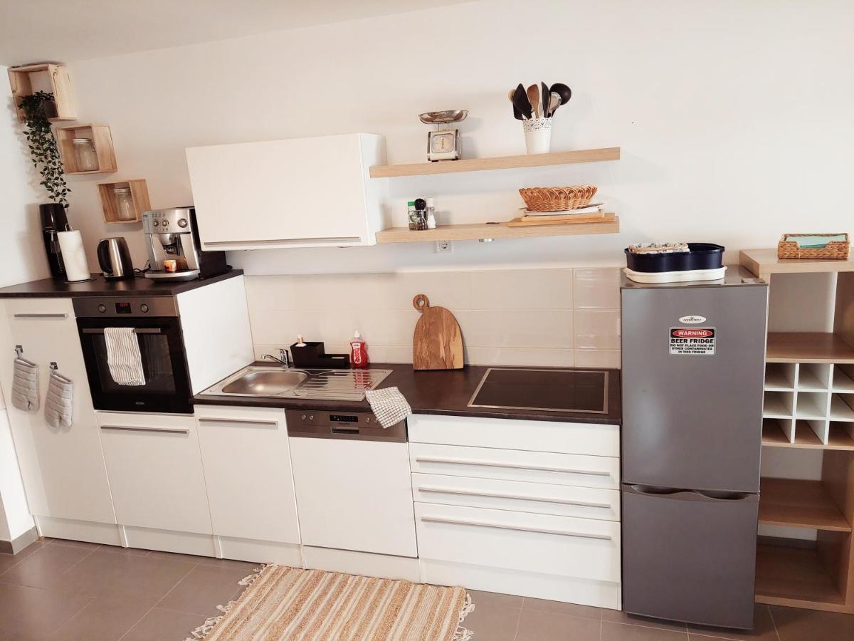 Newhome Nicole Premantura Exteriör bild
